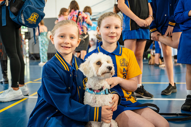 School children with Poppy the dog at the Wag Your Tail launch